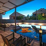 Todi With Private Heated Pool & Wellness