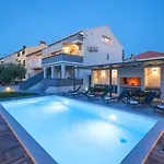 Todi With Private Heated Pool & Wellness