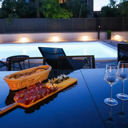 Todi With Private Heated Pool & Wellness Willa Zadar