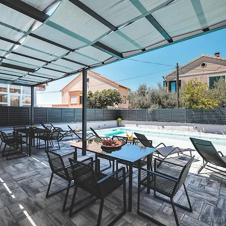Todi With Private Heated Pool & Wellness וילה *