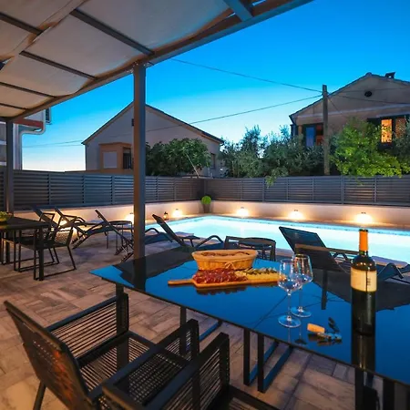 Todi With Private Heated Pool & Wellness