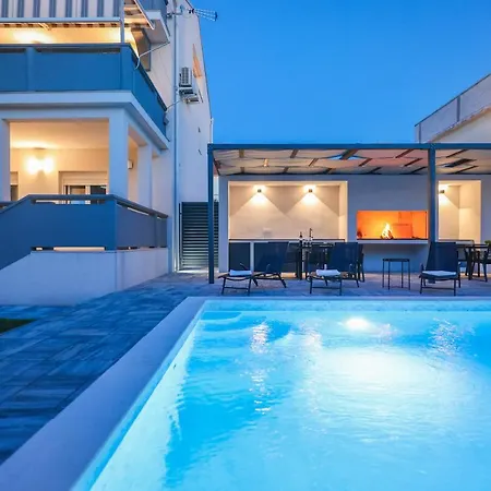 Todi With Private Heated Pool & Wellness *