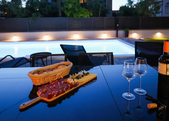 Todi With Private Heated Pool & Wellness Villa Zadar