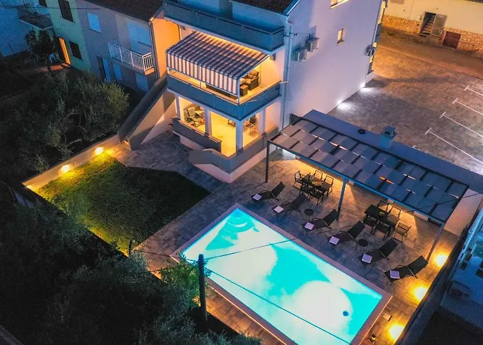 Willa Todi With Private Heated Pool & Wellness