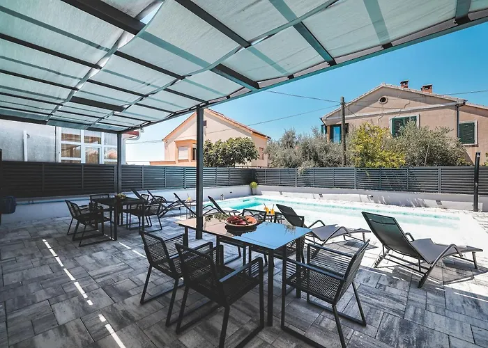 Todi With Private Heated Pool & Wellness Willa *