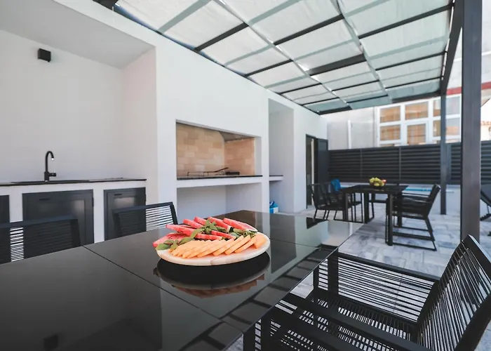 Villa Todi With Private Heated Pool & Wellness *