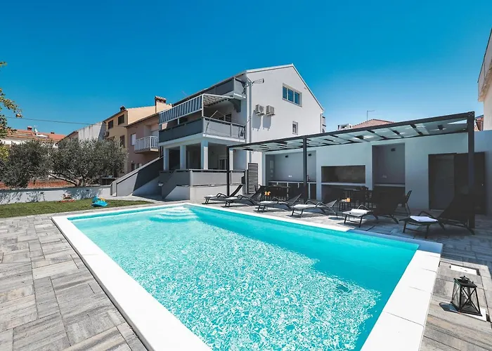 Todi With Private Heated Pool & Wellness Willa