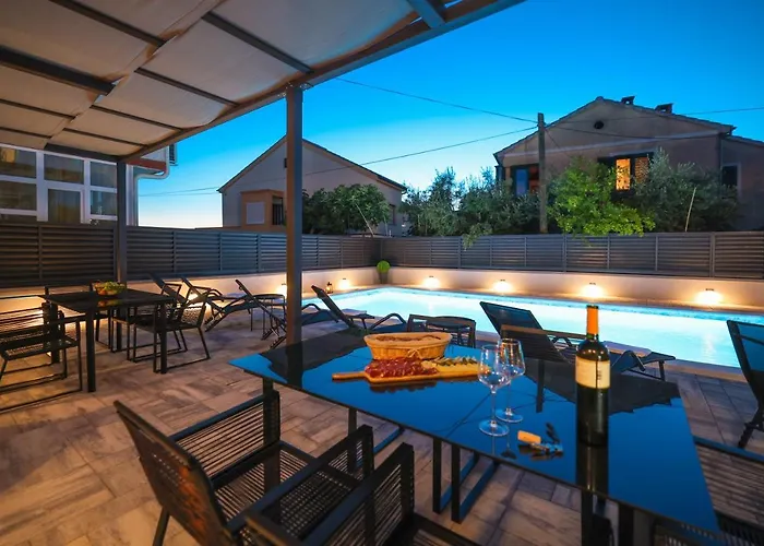 Todi With Private Heated Pool & Wellness