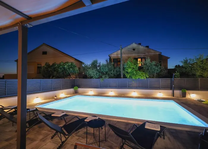 Todi With Private Heated Pool & Wellness Villa Zadar