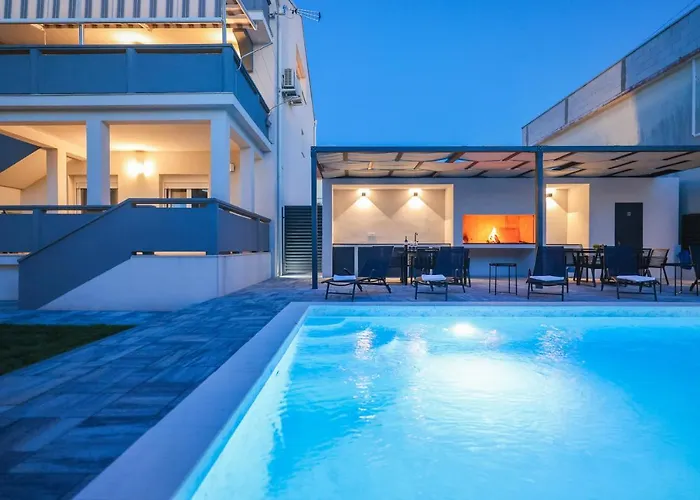 Todi With Private Heated Pool & Wellness *