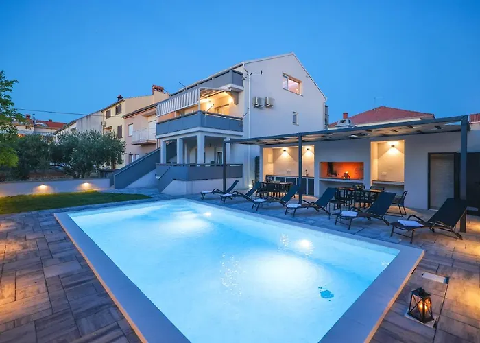 Todi With Private Heated Pool & Wellness