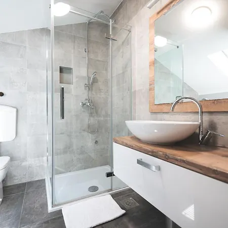 Todi With Private Heated Pool & Wellness