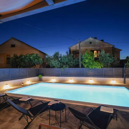 Todi With Private Heated Pool & Wellness Vila Zadar