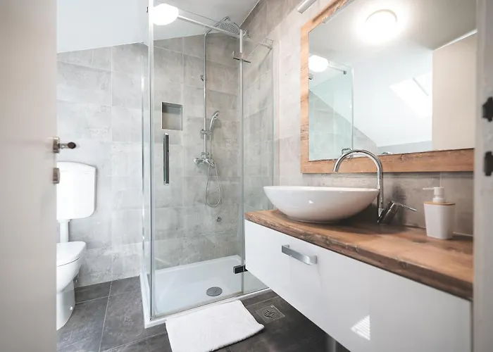 Todi With Private Heated Pool & Wellness